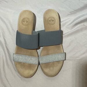 Charleston Shoe Co. Collins Gray/Silver Wedge Sandals Size 7.